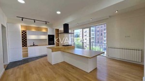 Продаётся, Квартира