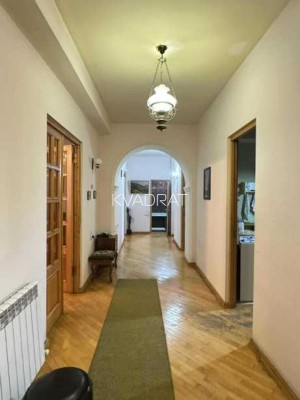 Продаётся, Квартира