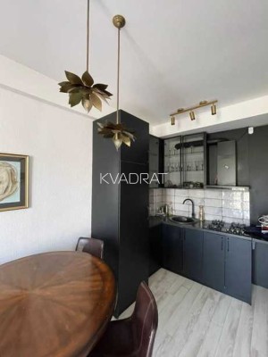 Продаётся, Квартира