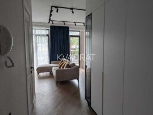 Продаётся, Квартира