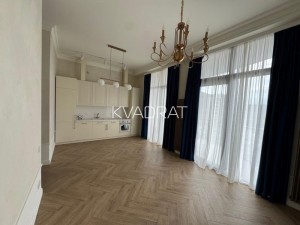 Продаётся, Квартира