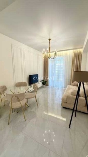 Продаётся, Квартира