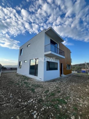 Продаётся, Частный дом